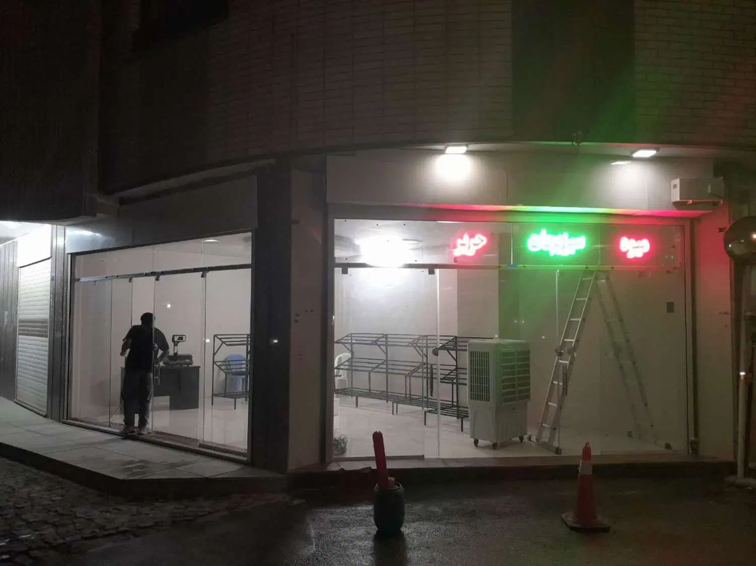 مغازه 40 متری دو نبش