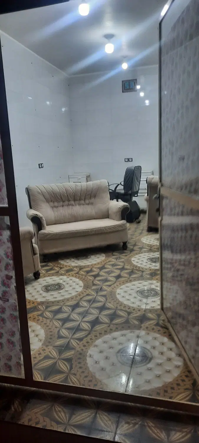 مغازه نزدیک به۱۸متری