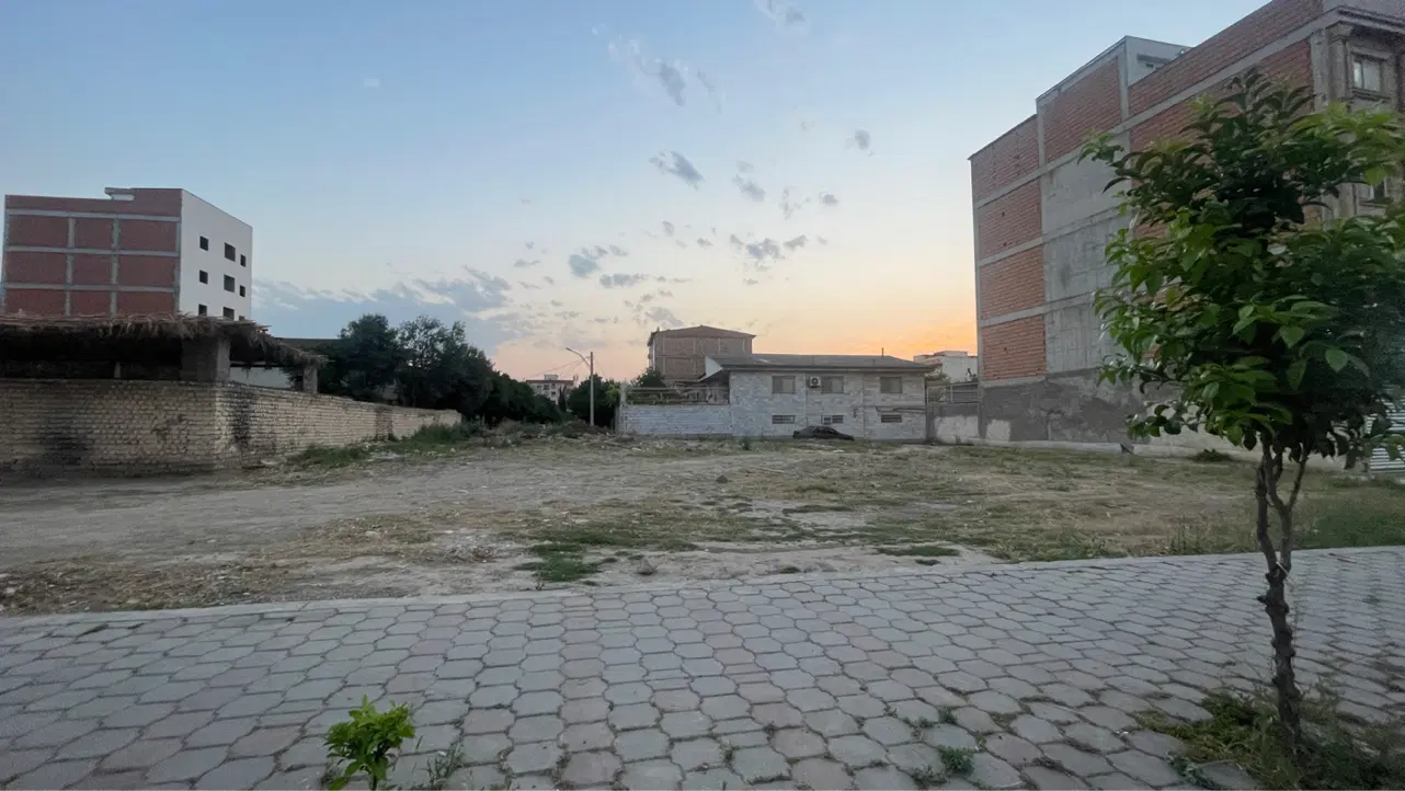 زمین بر نبش جامی