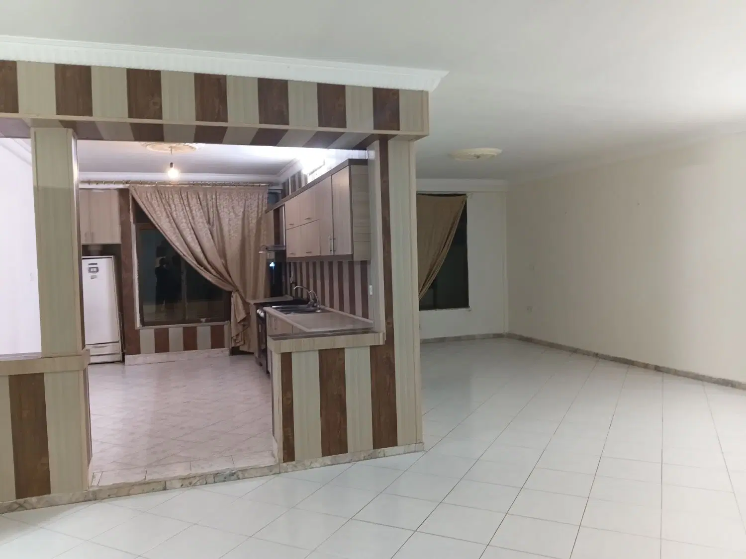 آپارتمان ۱۶۰متر_۲خواب_تمیز_کنار مترو