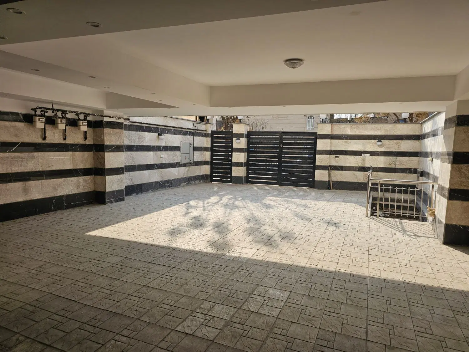 آپارتمان ۲ سال ساخت قمصر فول امکانات