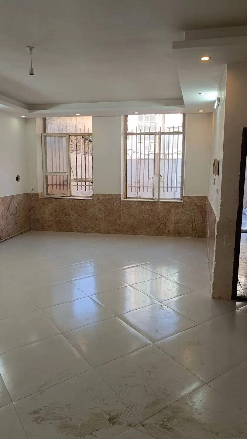 اپارتمان طبقه ۸۵ متری طبقه همکف
