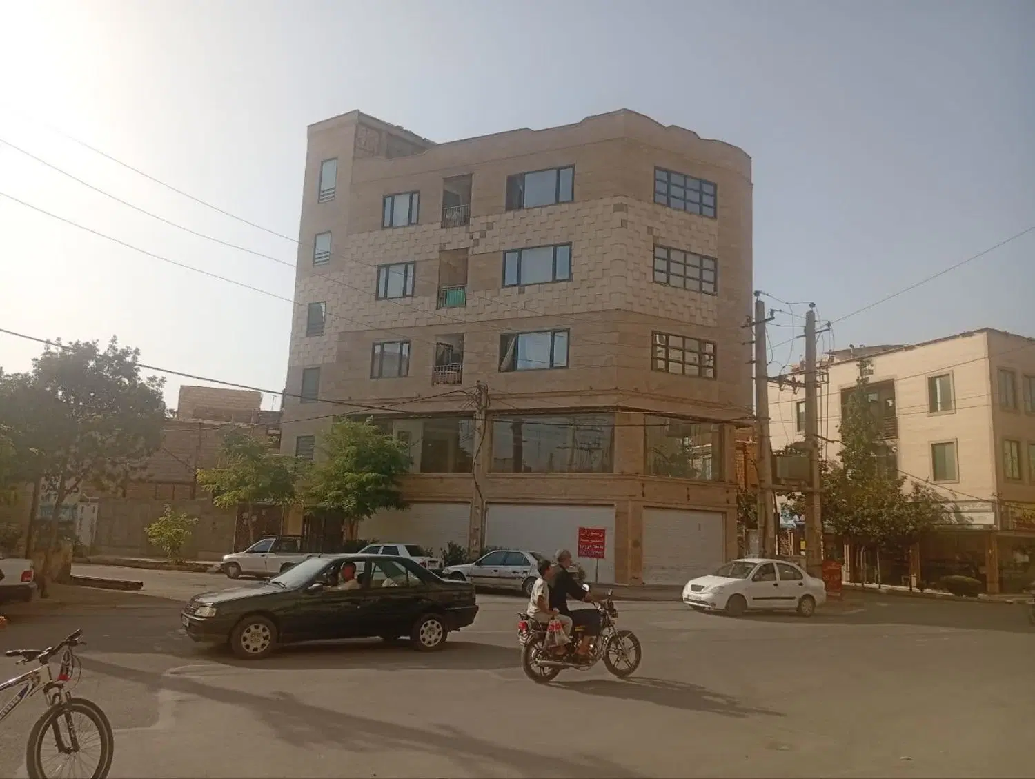 ساختمان ۱۵۰ متری فول امکانات  زیبا بزرگ
