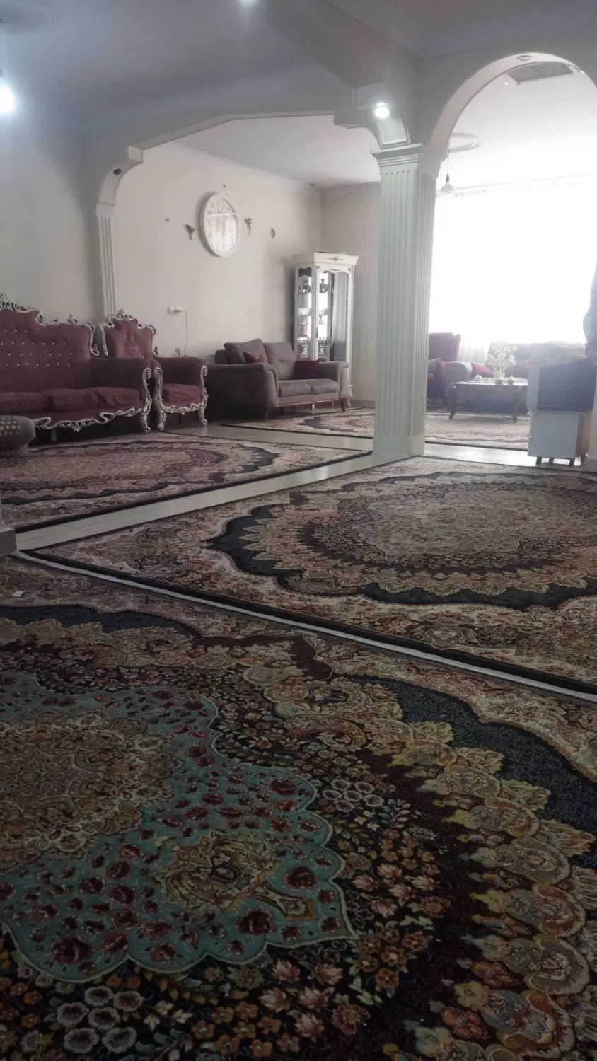 ۲۰۰ متر ویلایی _۴۰متر زیر زمین _حیاط پارک ۴ خودرو