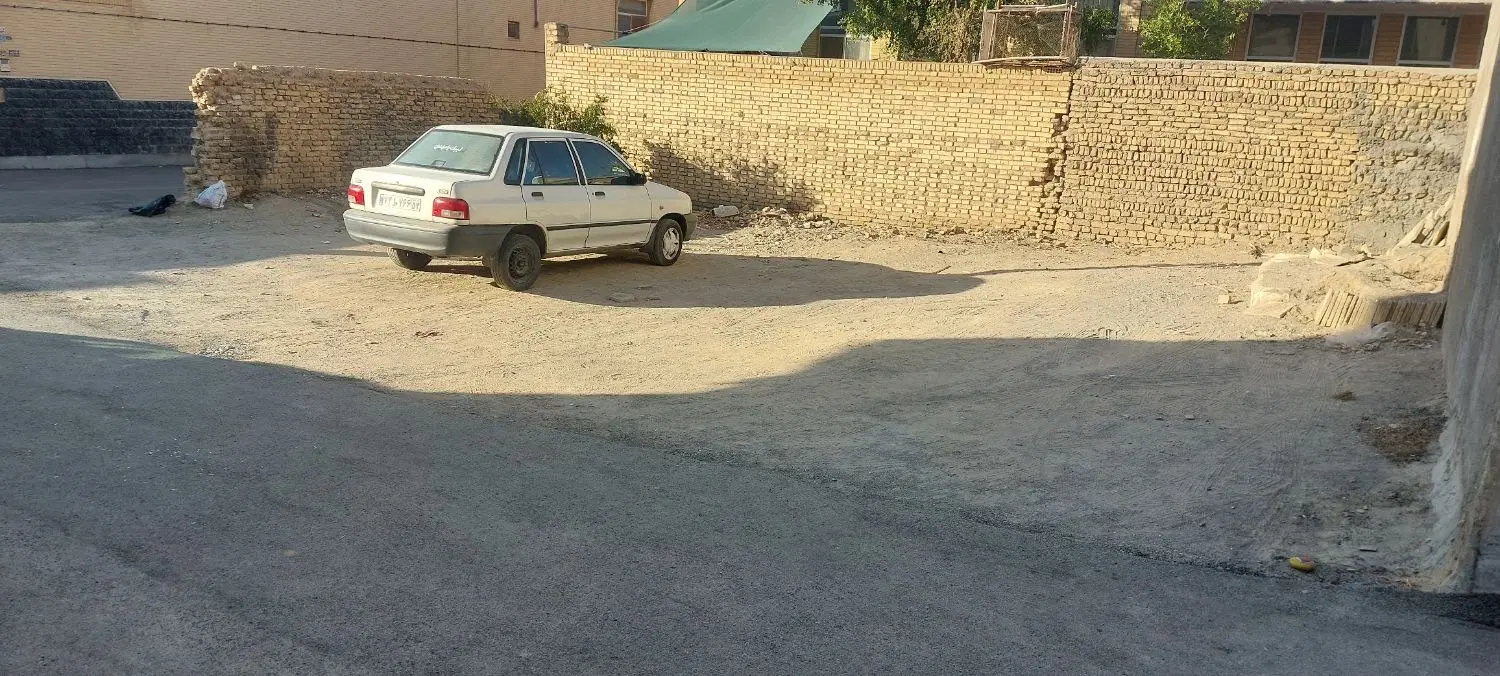 زمین فروشی