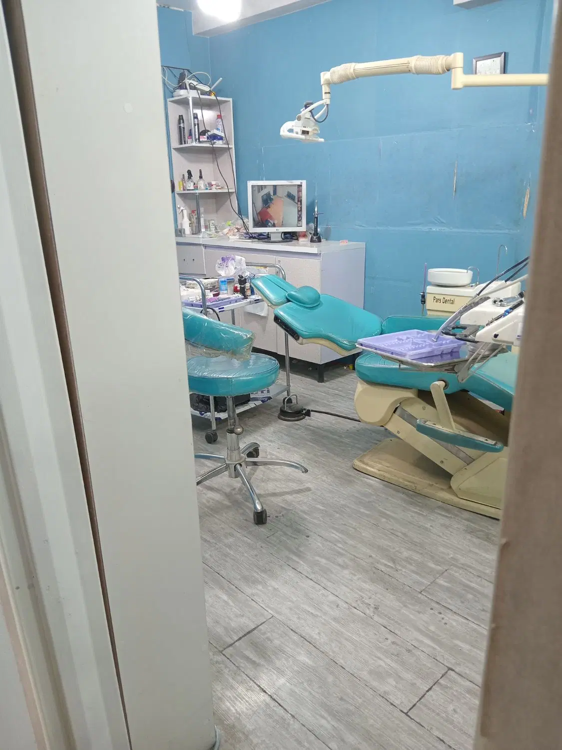 ۵۰مترهمکف کرسی بلندبرای مطب تخلیه فوری دکترحسابی