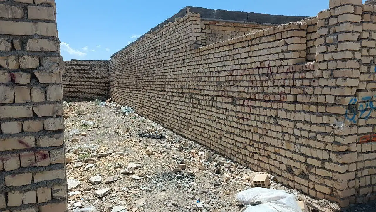 چهار دیواری خیابان حسین پور