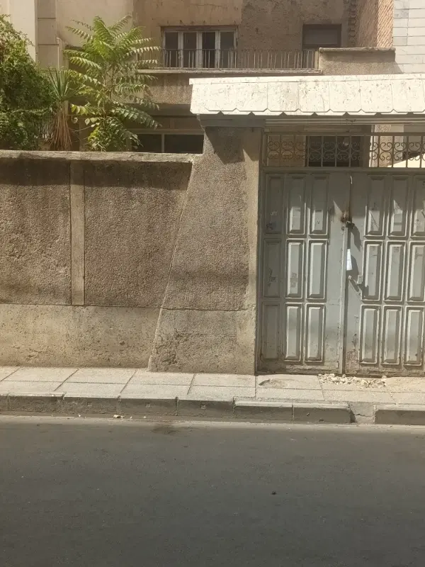 ۱۱۰ متر ویلایی مناسب کارگاه یا انبار (تهران نو )