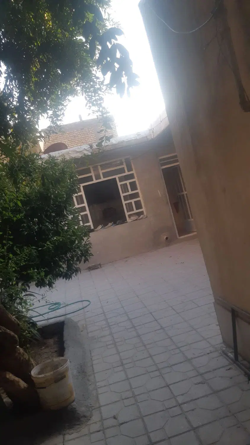 یک باب منزل مسکونی 120 متری واقع شهرک انجیره