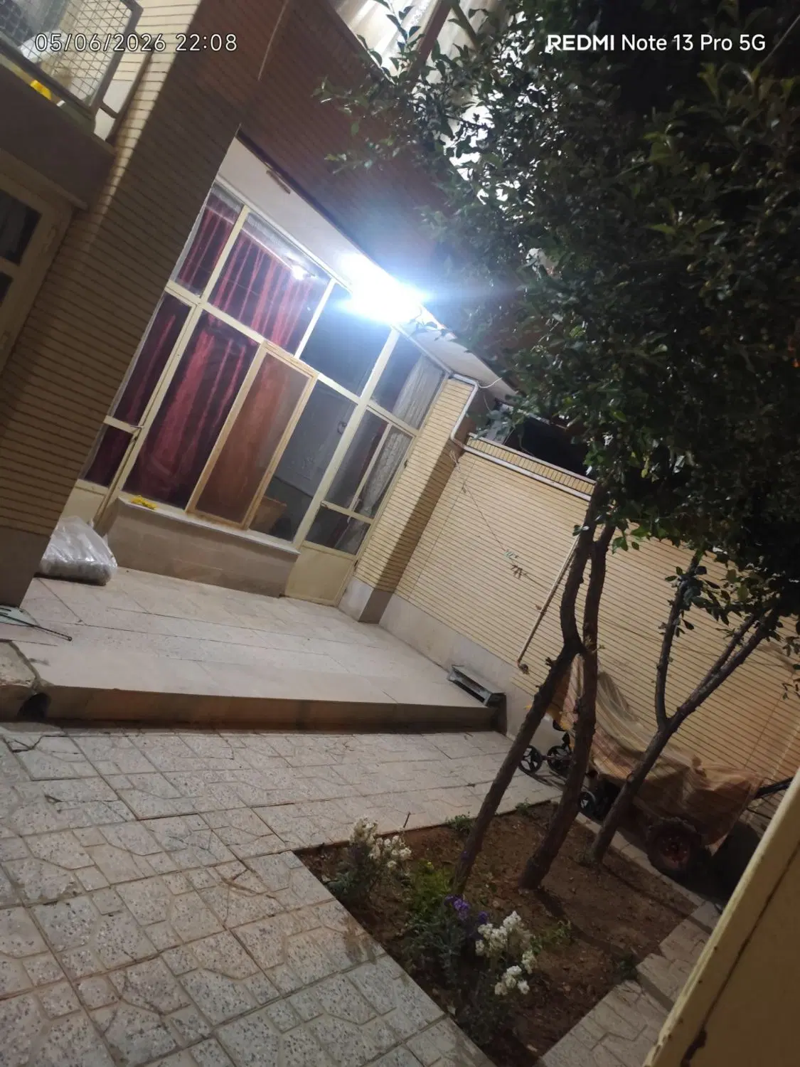 ویلائی دوطبقه چادگان خیابان اصلی