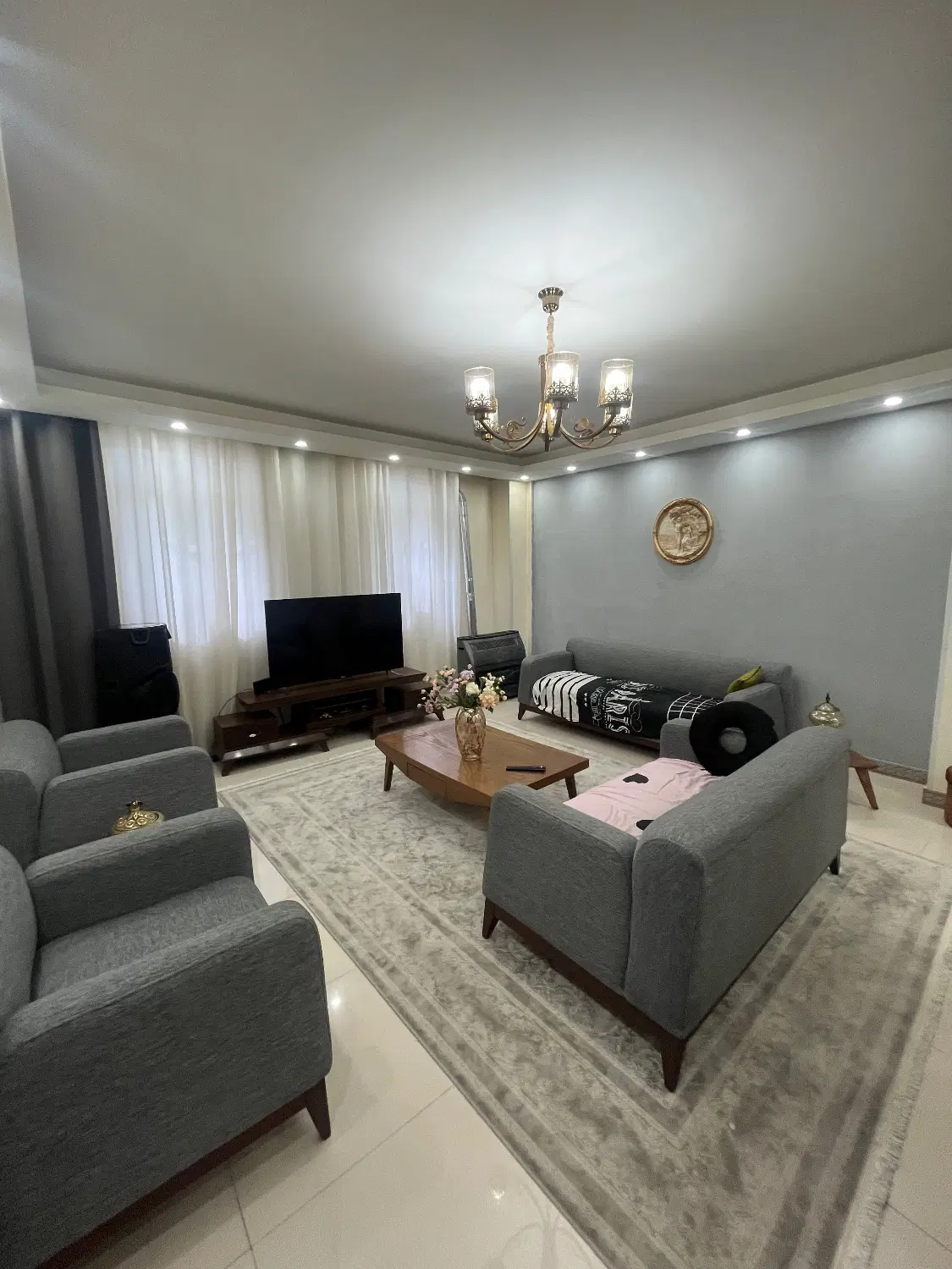 ۶۰متر پارکینگ‌اختصاصی غرق‌نور بنیاد