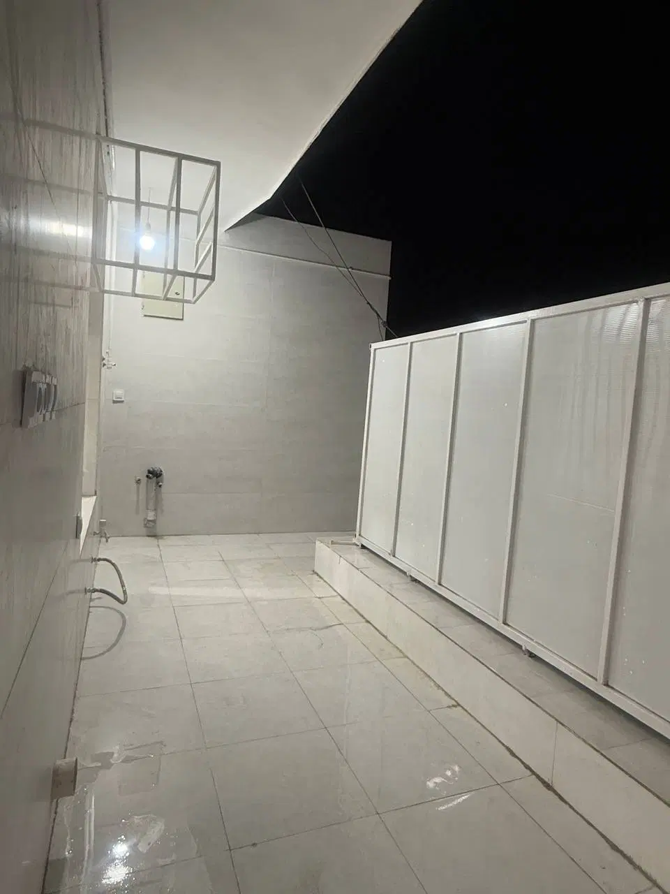 خانه رهن کامل طبقه بالا همراه با مغازه