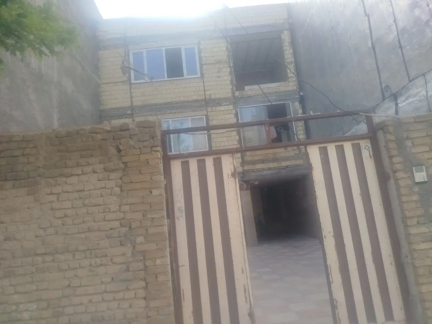 ساختمان 3طبقه