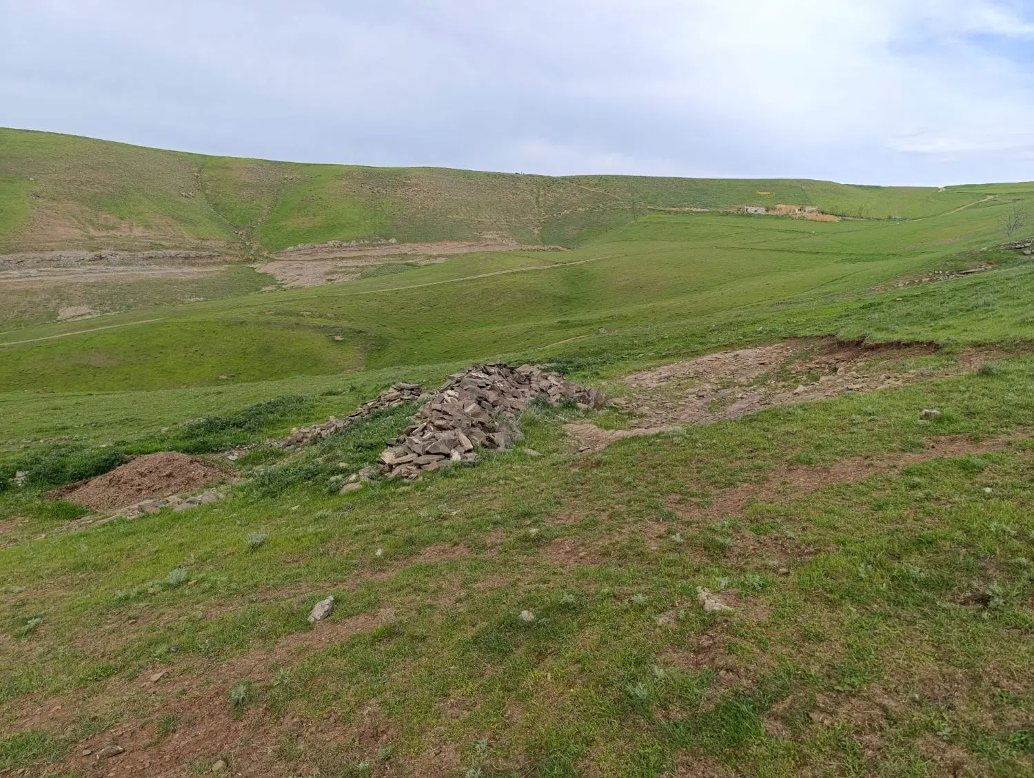 زمین کوه پایه ای برای ویلاسازی