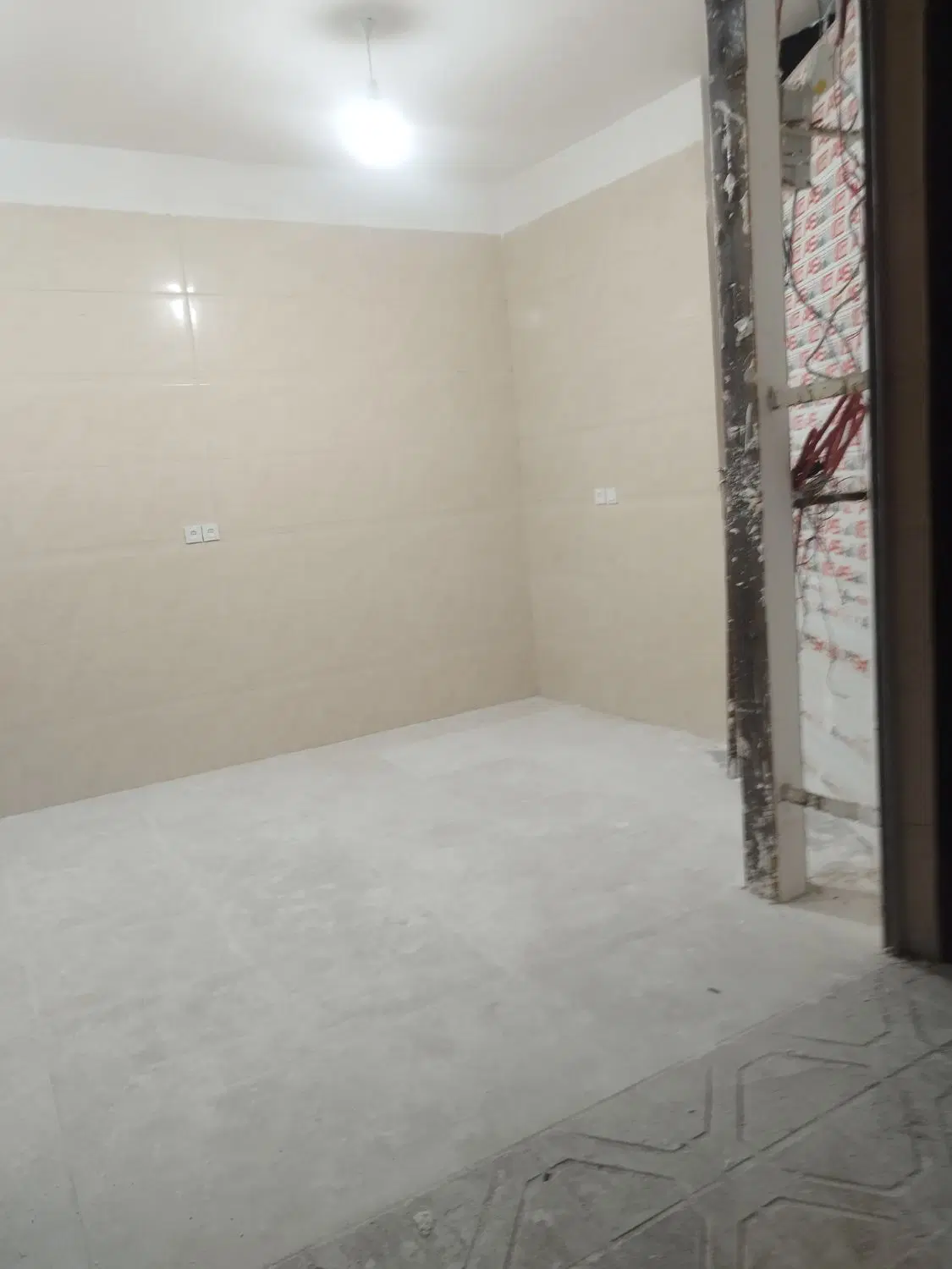 مغازه حاشیه بلوار اوینی