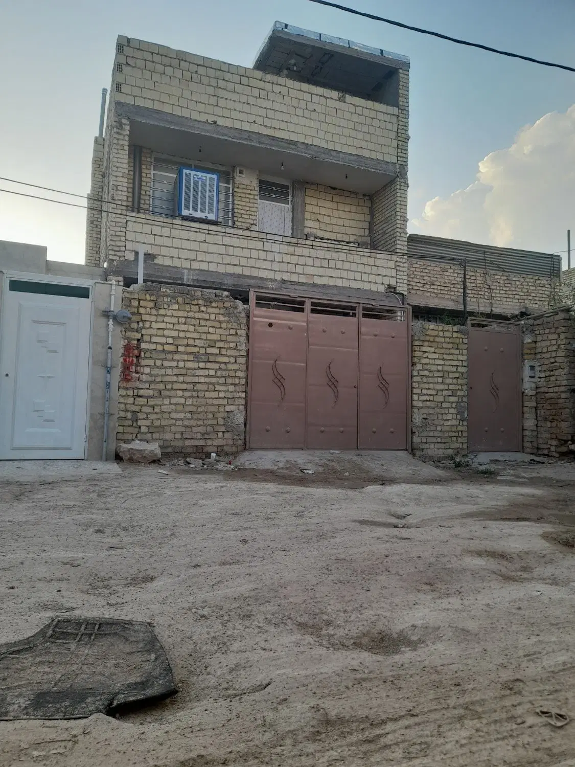 فروش طبقه همکف کرونی نزدیک خیابان اصلی