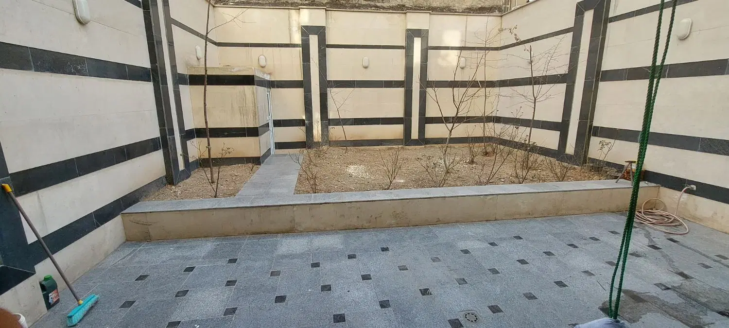 یک واحد اپارتمان ۱۲۷ متر  ۳وخواب طبقه ۴ کلیدنخورد