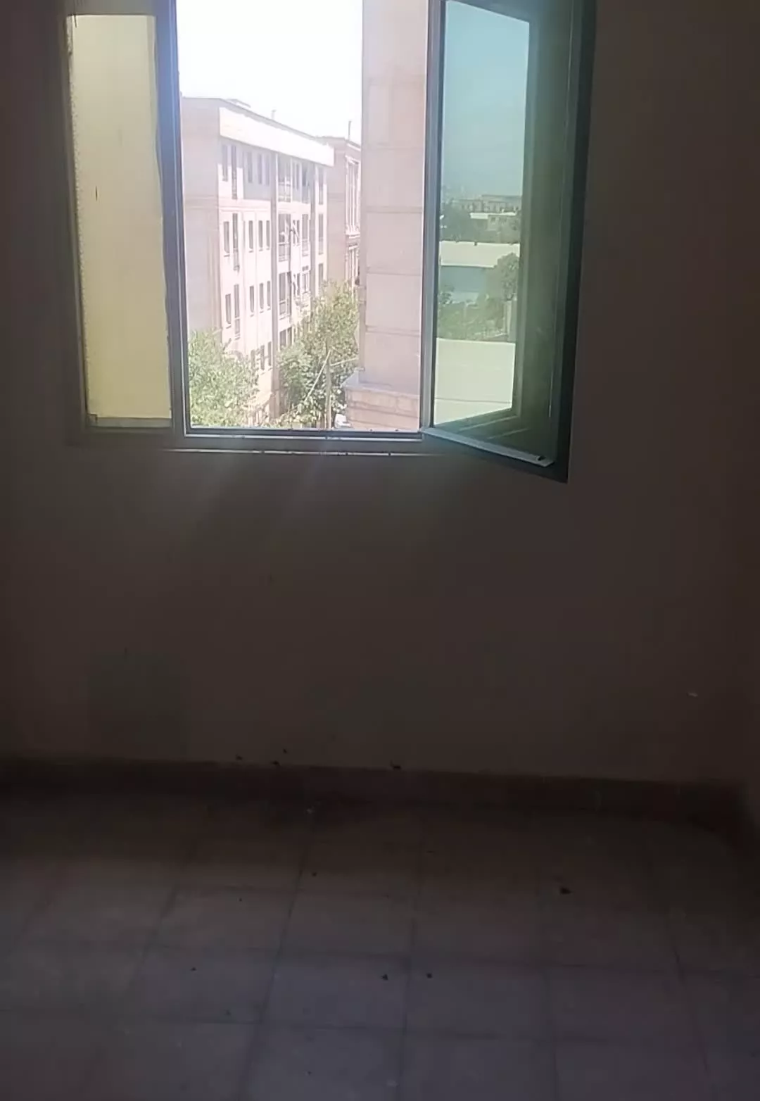 آپارتمان طبقه چهارم۶۵متری