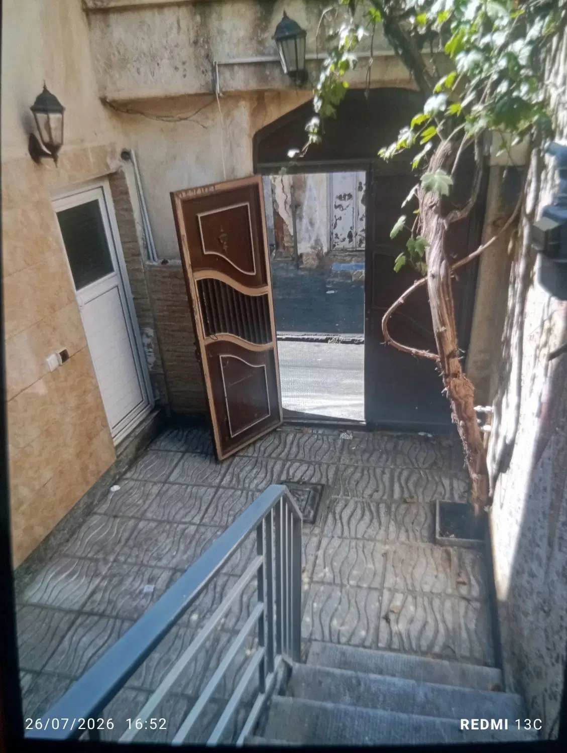 حیاط ۷۰متر(خیابان کشاورز )