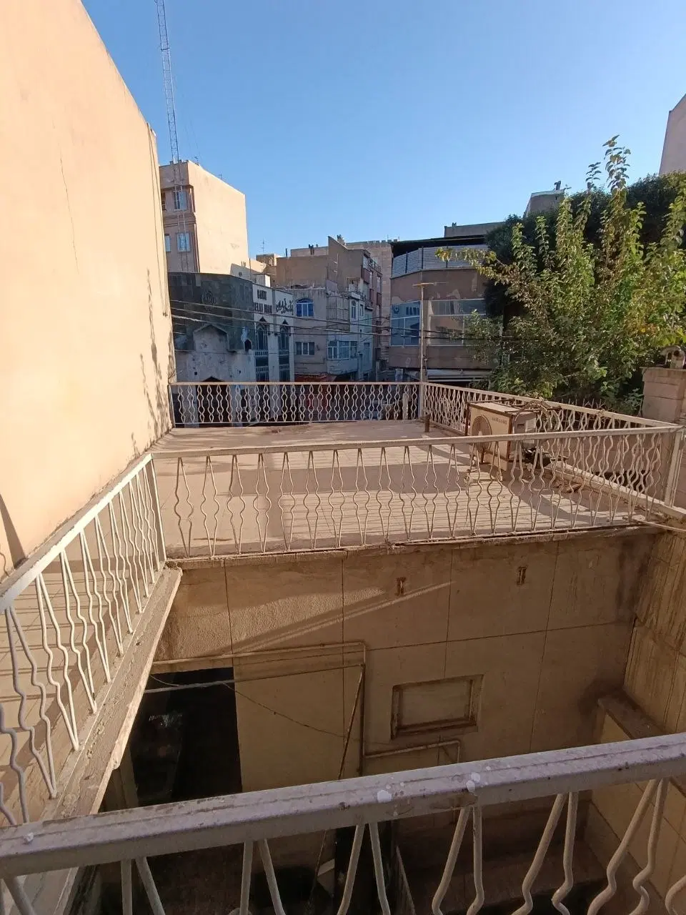 ۷۰ متر دربستی در دو طبقه جی حاجیان