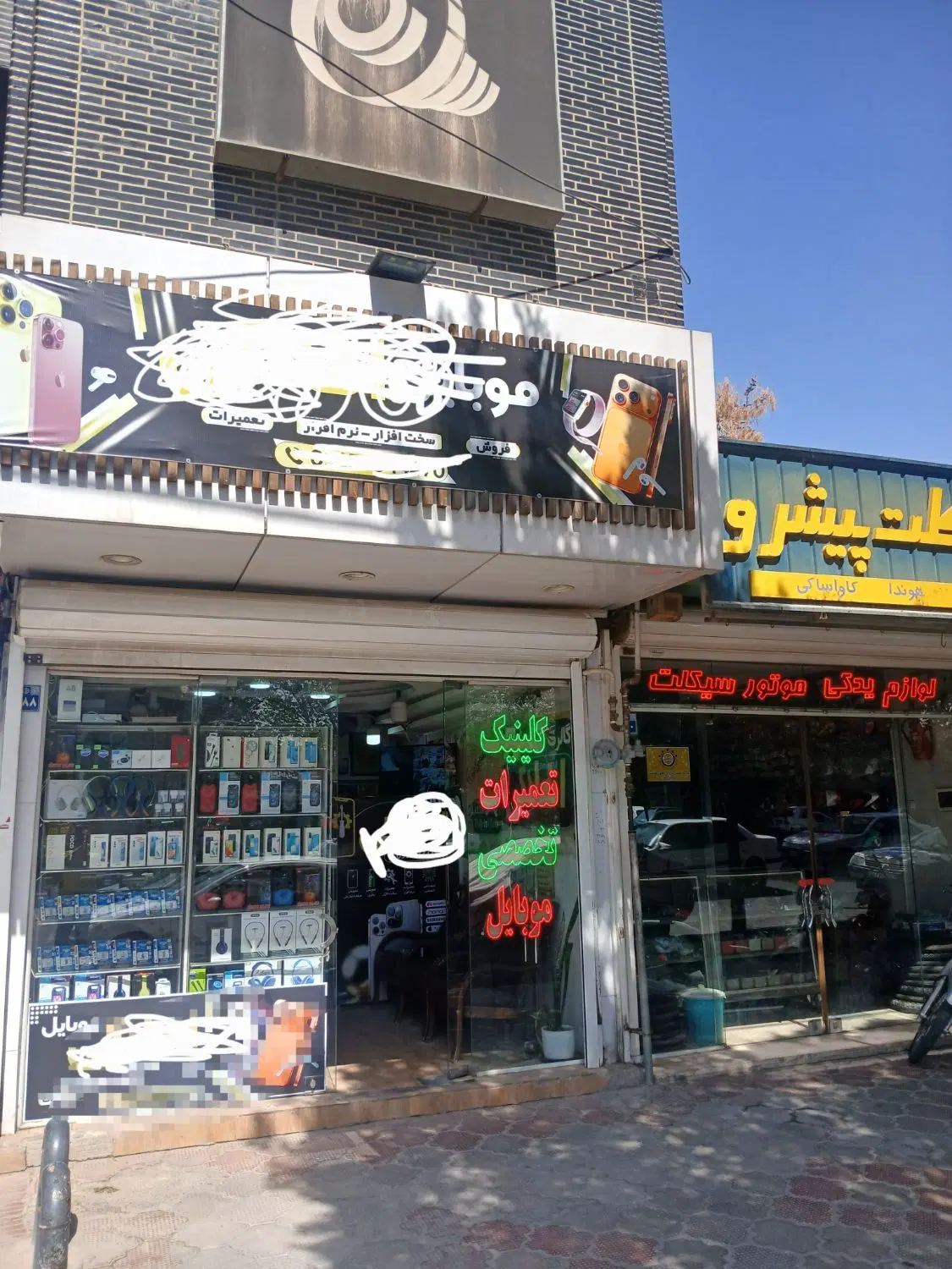 سه طبقه مغازه برخیابان لاله شمالی(زینبیه)
