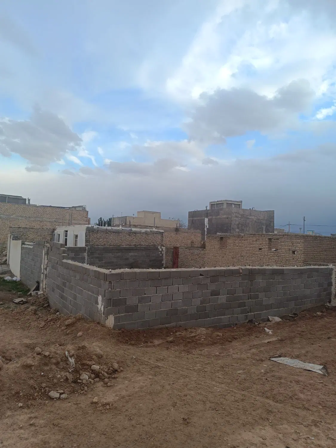 زمین چهار دیواری کلاه آذر سا