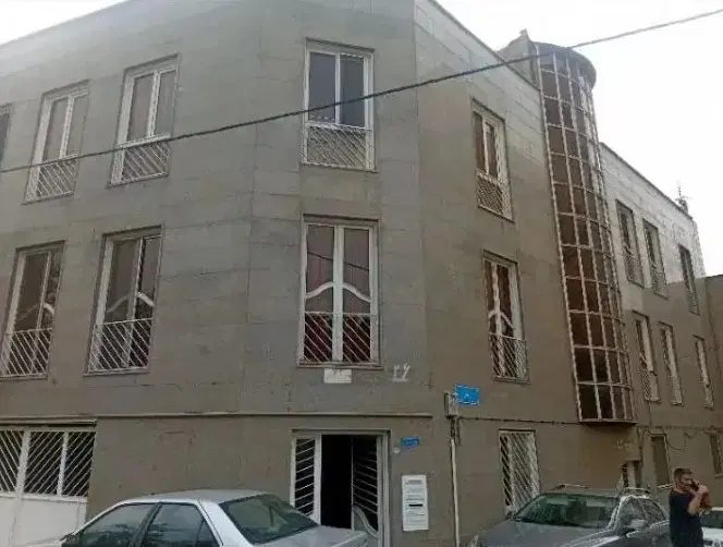 135 متر زیر همکف نور گیر عالی