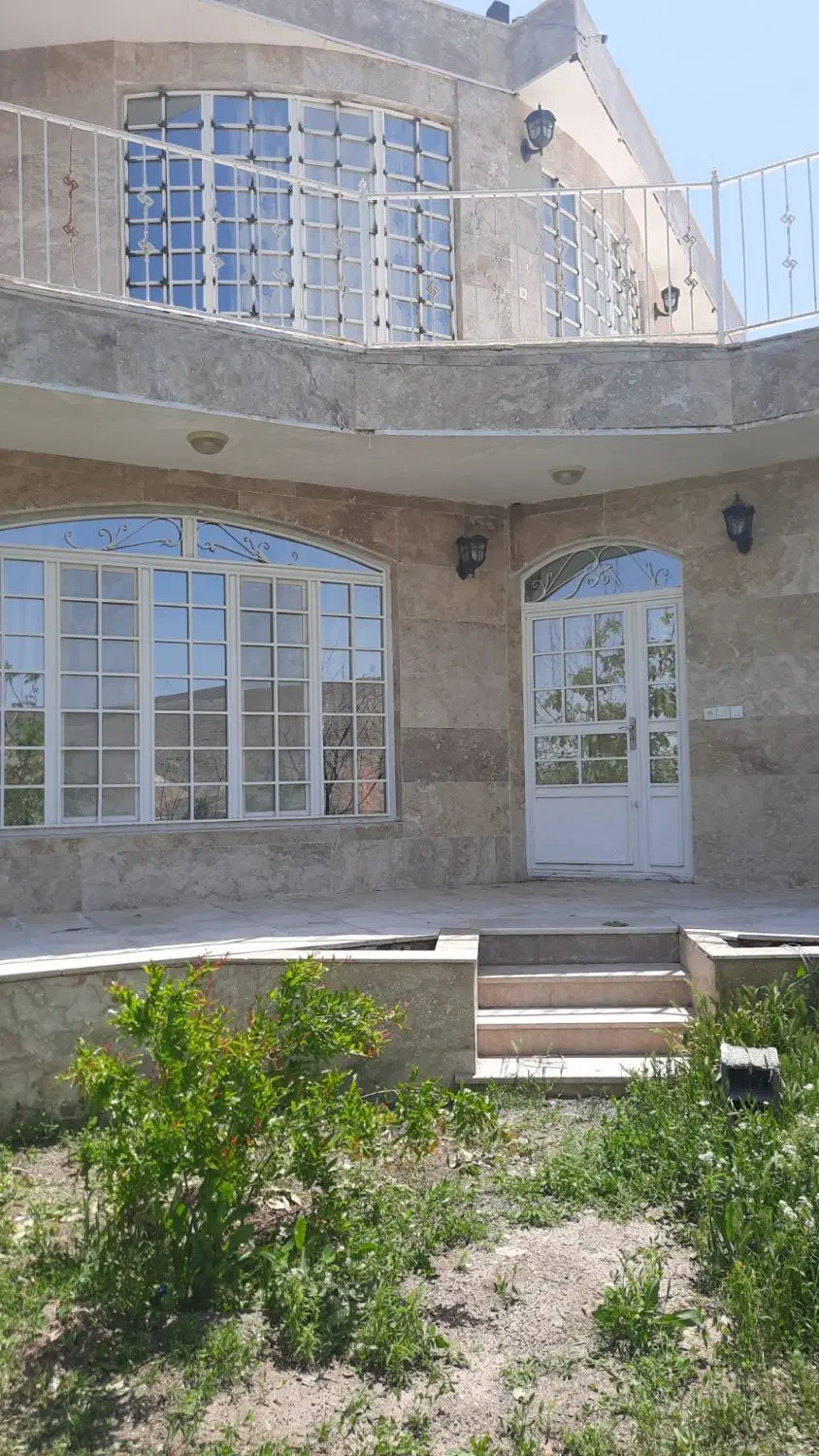 باغ شیک فروشی با ویوی ابدی