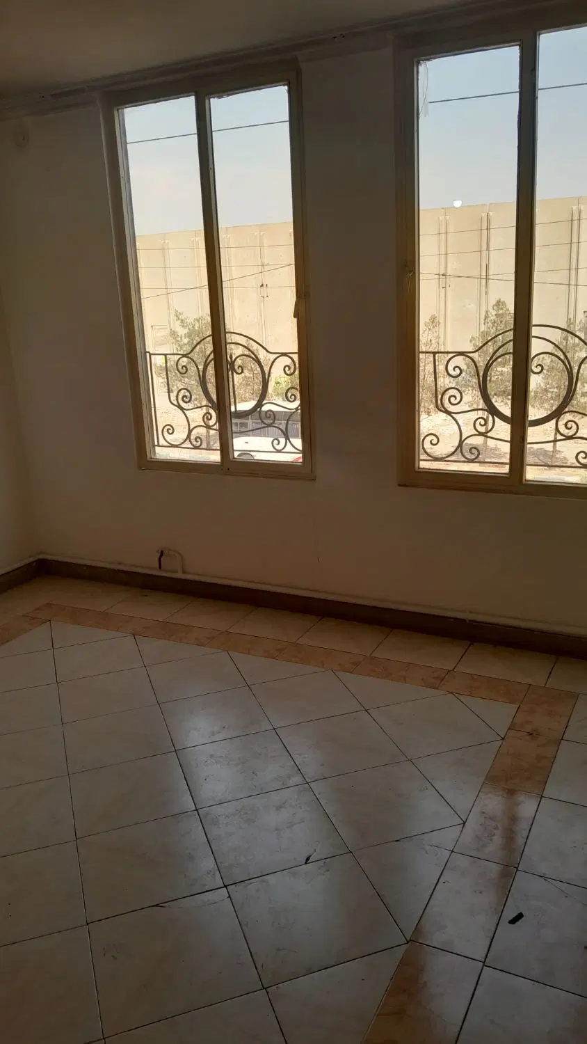 ۴۹متر طبقه اول ۳۰مترحیاط جهت سرمایه گزاری زیرقیمت