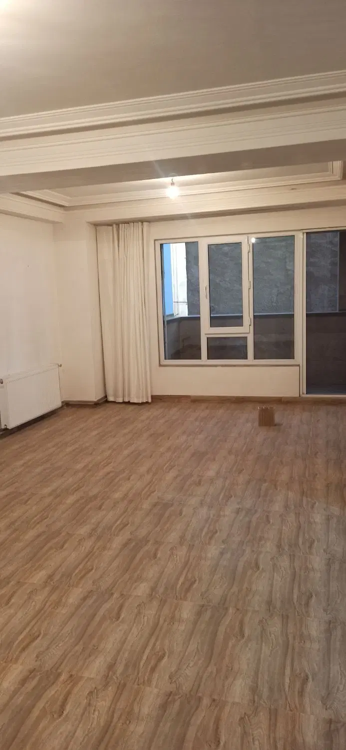 ۸۵ متر شیک و نوساز  دو نبش  تراس پارکینگ ریموت‌دار