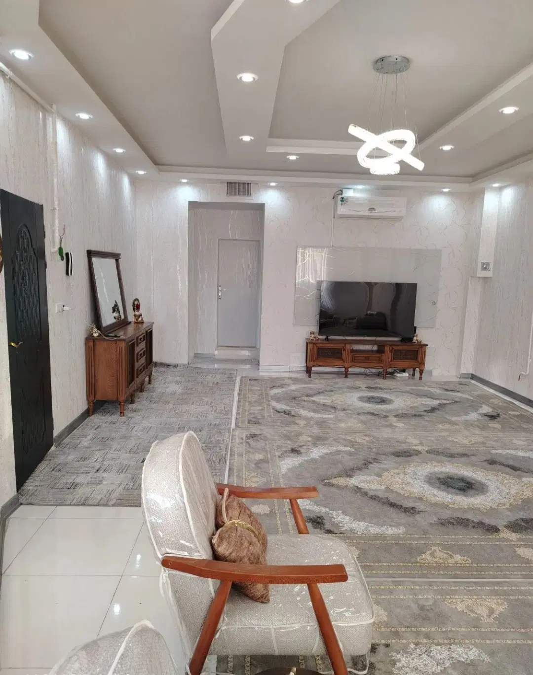 فروش آپارتمان ۱۱۲ متری ولیعصر برخیابان