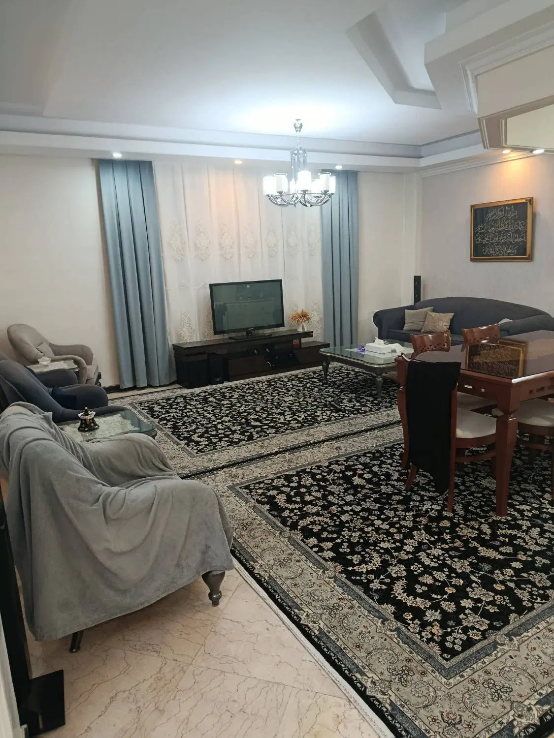 ۹۰ متری _ فول امکانات_ خوش نقشه،ده ساله