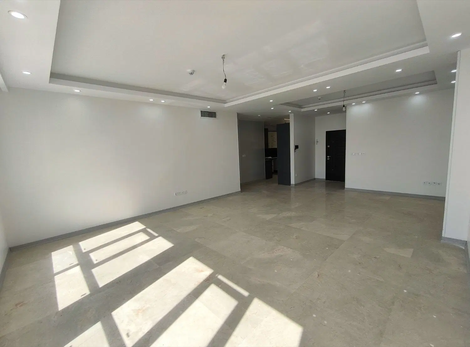 آپارتمان ۱۲۷ متر * تاپ لوکیشن *