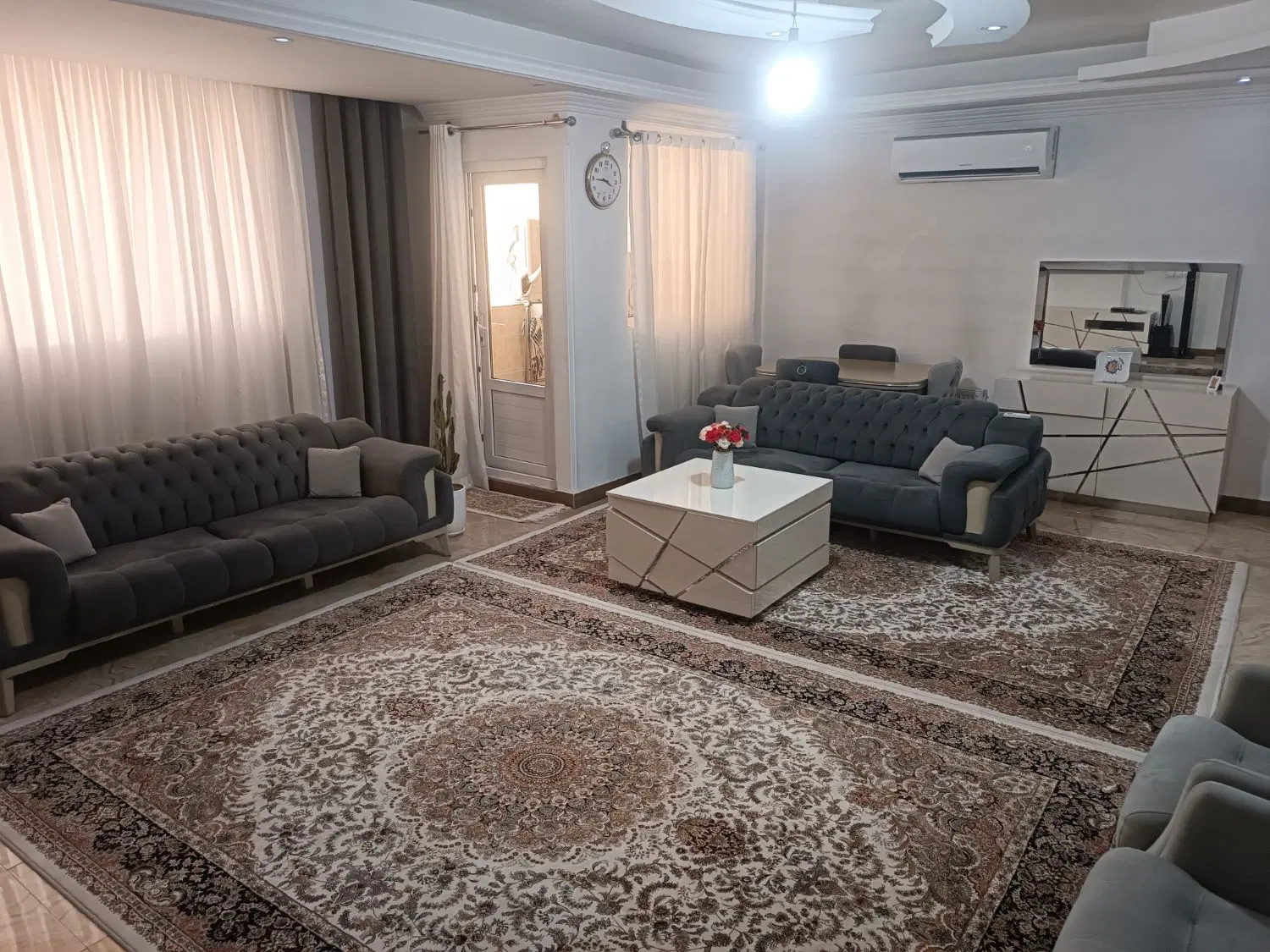خانه ای ۹۲متری دو خواب در نبش گل‌های شمالی