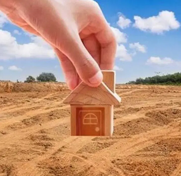 ۷۰۰ متر زمین با مجوز ساخت ۷۰ متر بنا