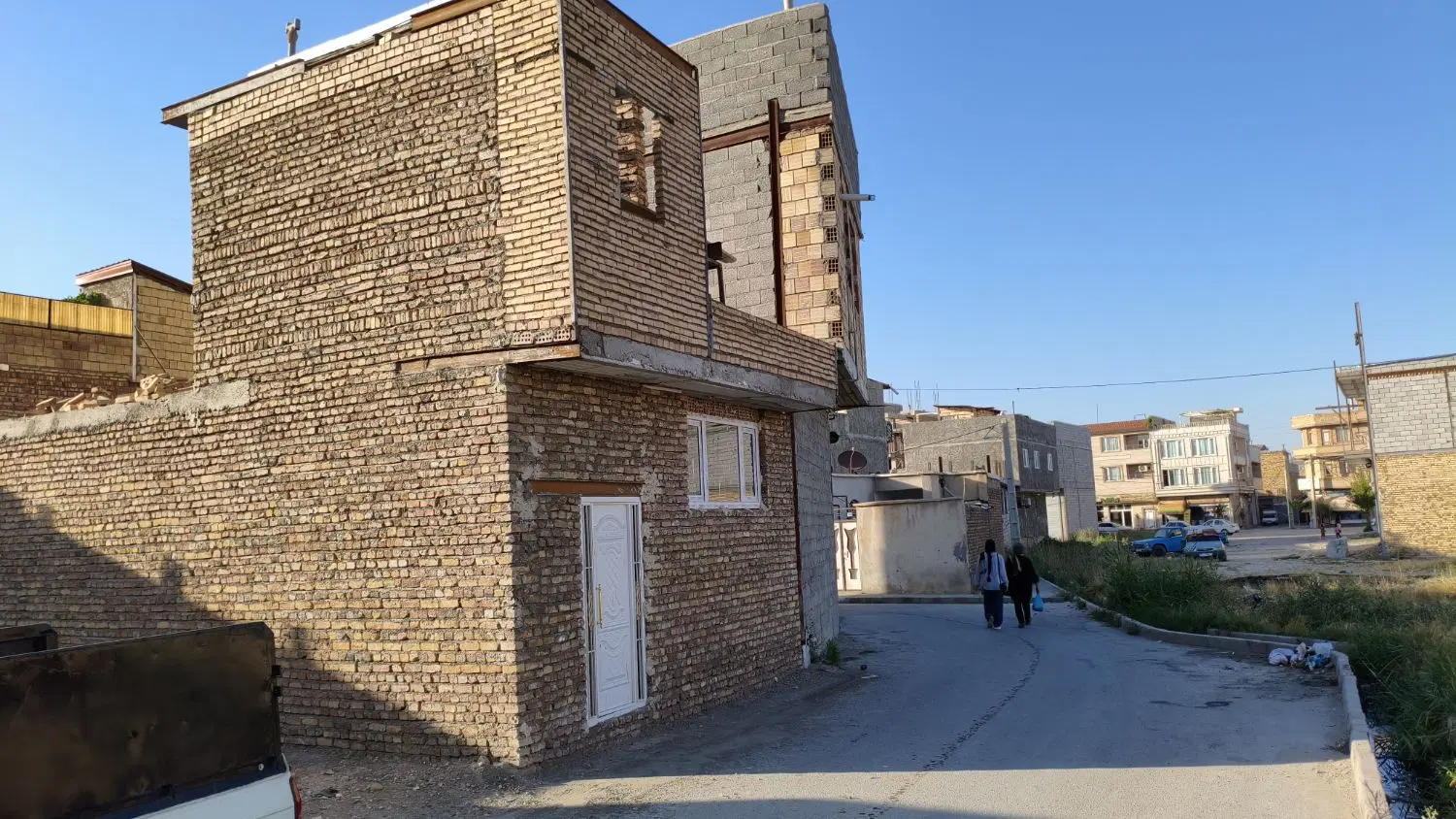 ساختمان نیمه کاره پردیس