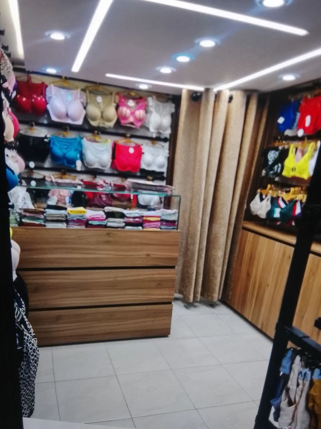 مغازه فروشی پاساژ ملت طبقه زیر زمین باز سازی شده