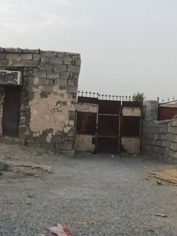 یک منزل مسکونی مغازه سوپرمارکت‌