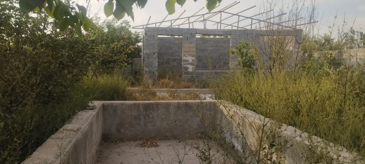 باغ ویلا نیمه کاره ماهدشت