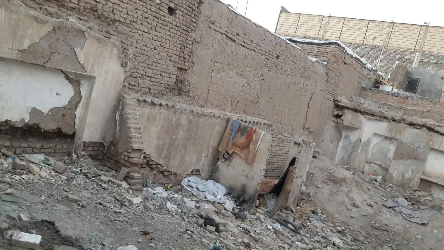 زمین کلنگی در دروازه ری سند شش دانگ