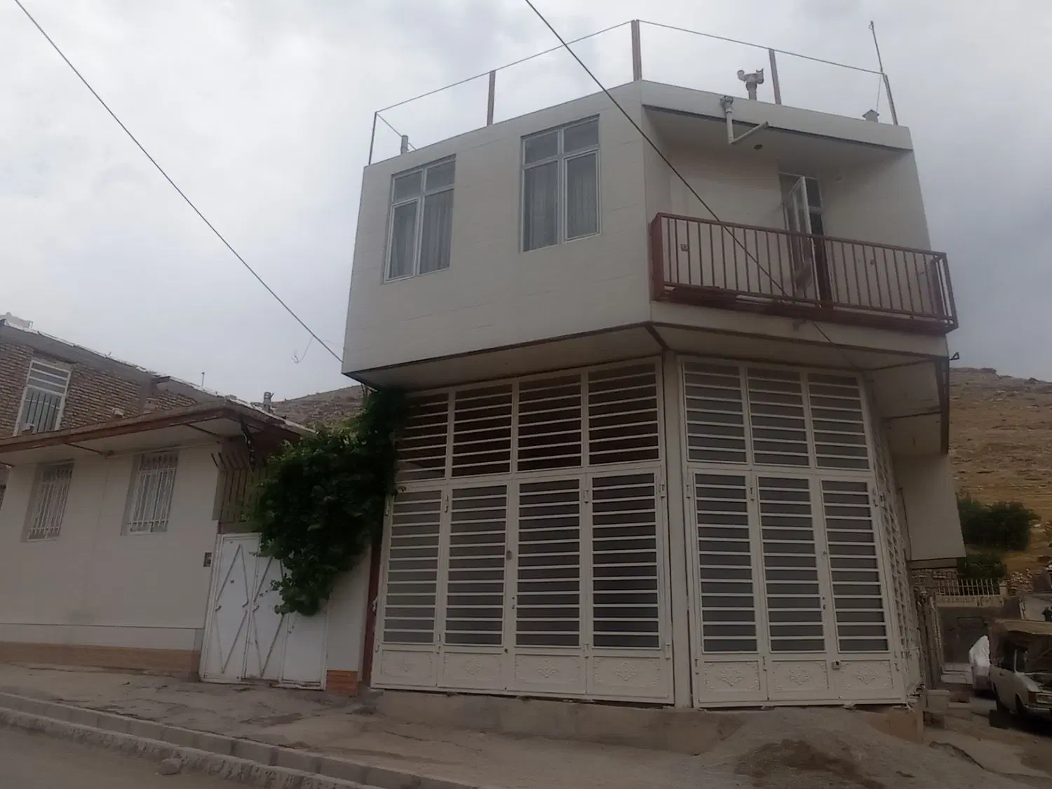 منزل مسکونی  دوطبقه تجاری