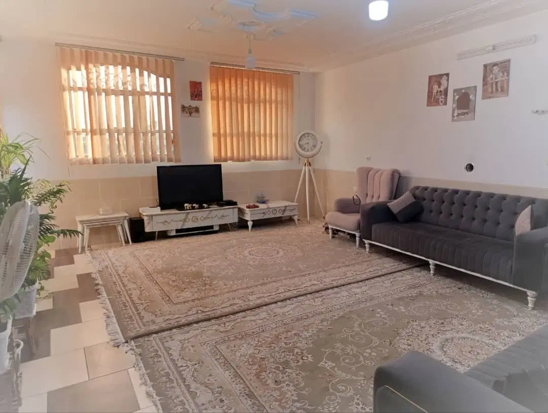 ساختمان سه طبقه