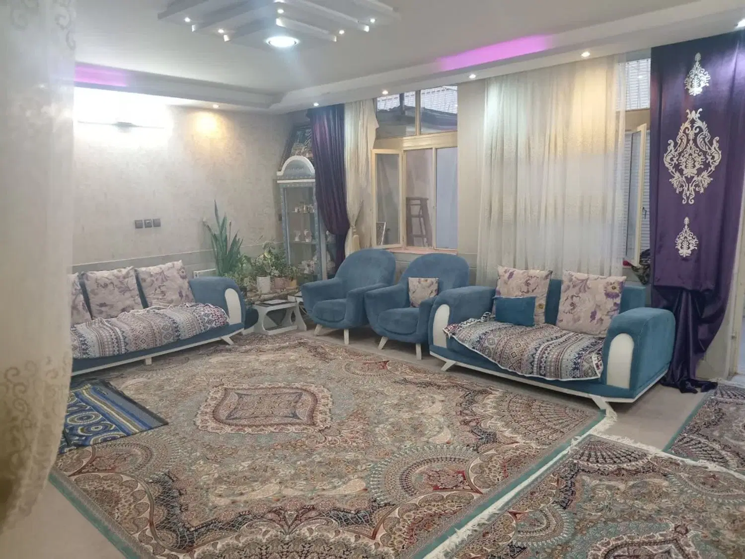 یک طبقه حکیم زاهد