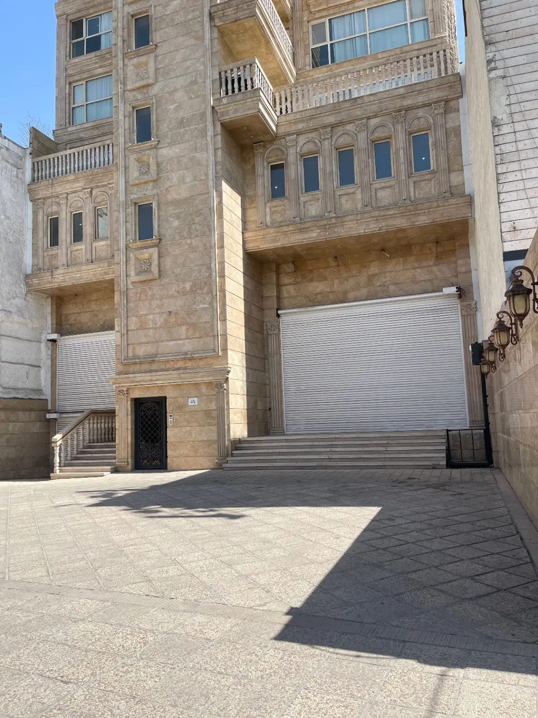 مغازه ۴۰ متری جای پر تردد سینما سعدی
