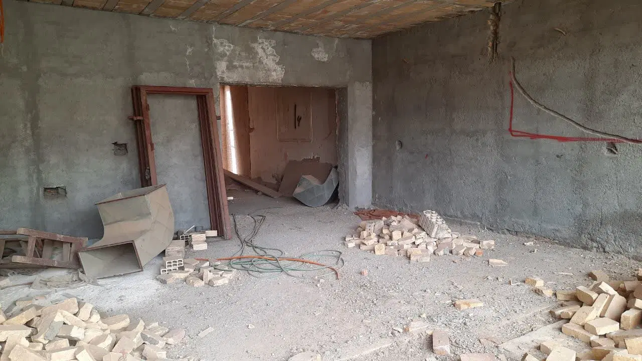 خانه نیمه ساز بهترین جای تفت