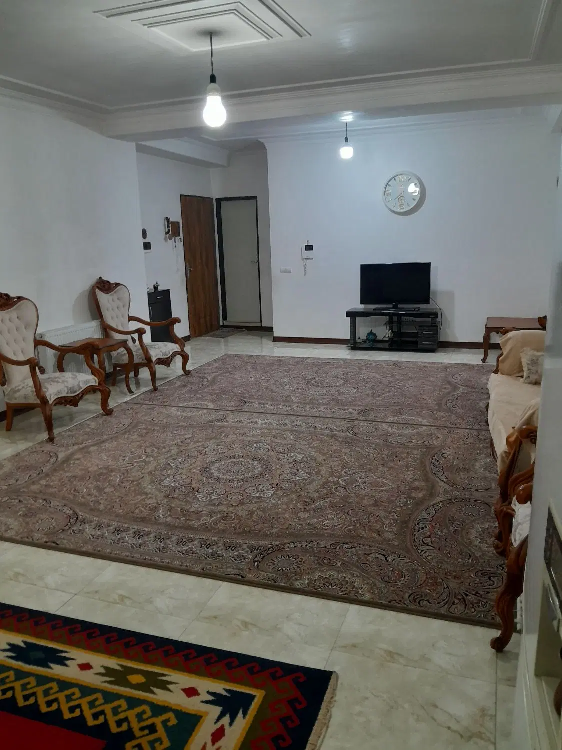 واحد۸۳ متری عمارت