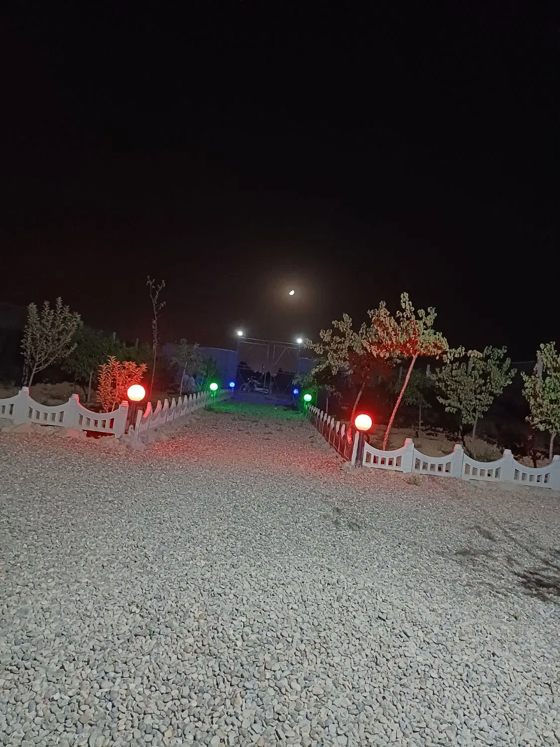 باغ تکمیل فنس ۶۰۰متر گاوخانه
