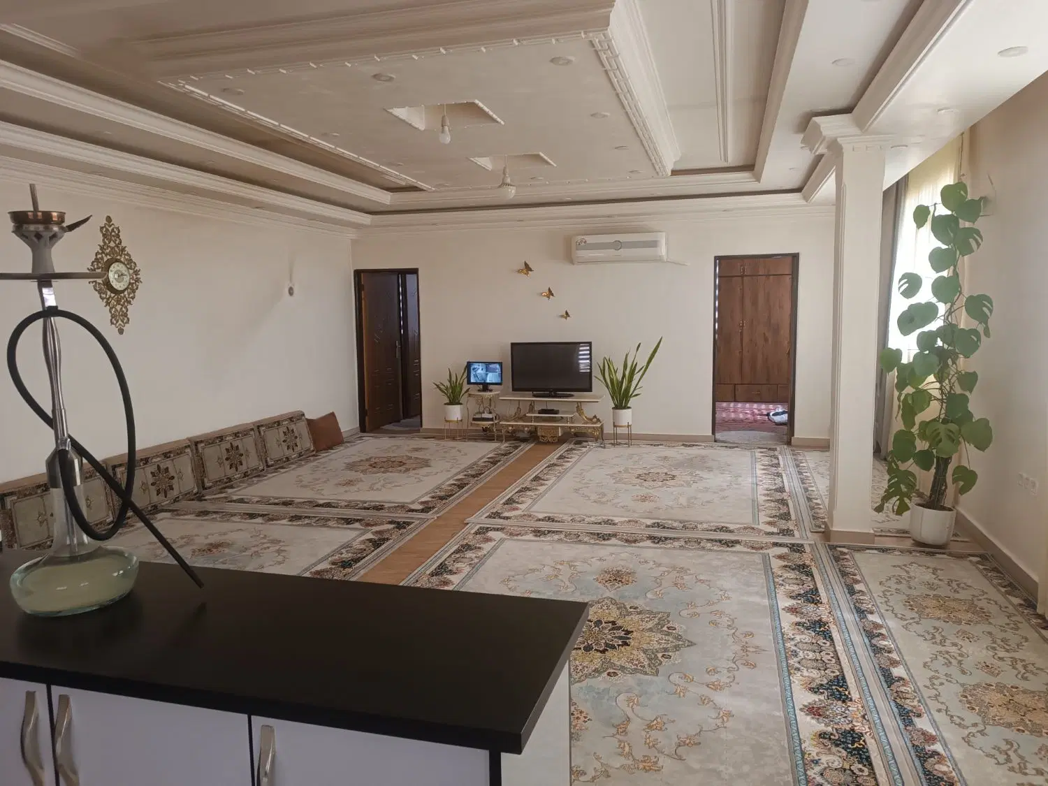 خانه مسکونی وپنج باب مغازه