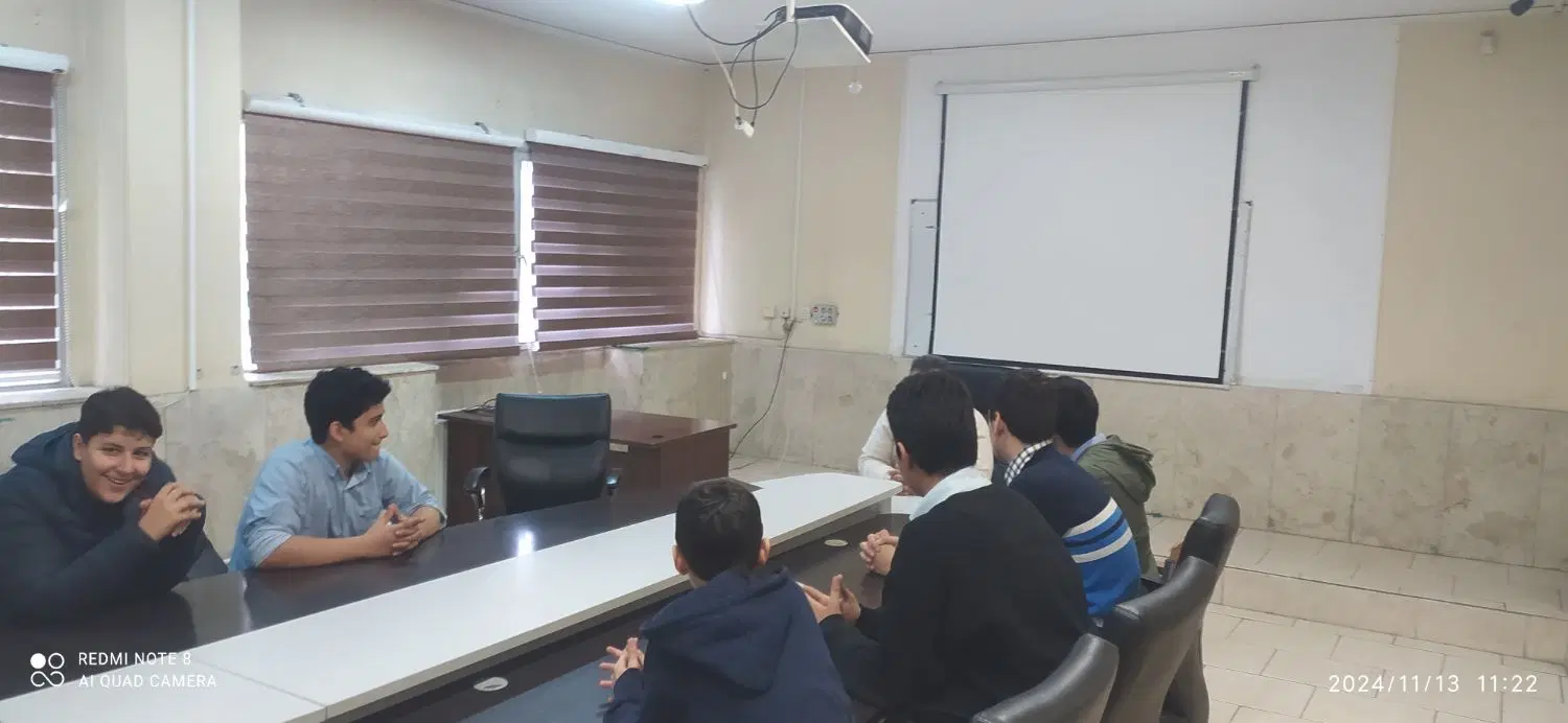 یک واحد 200متری قدیمی بر خیابان جهت کار اداری