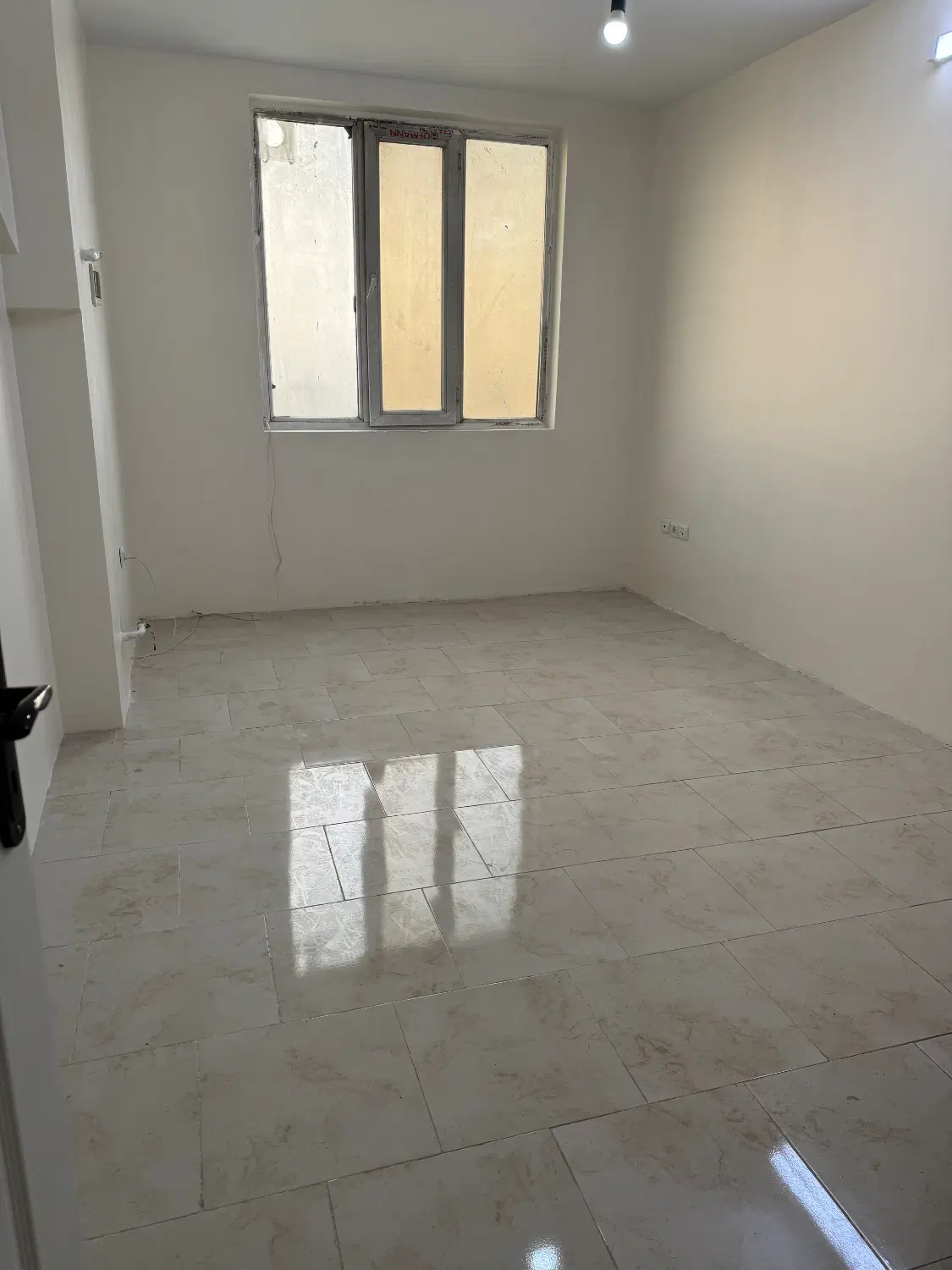اجاره اتاق و میز ناخن و صندلی کار